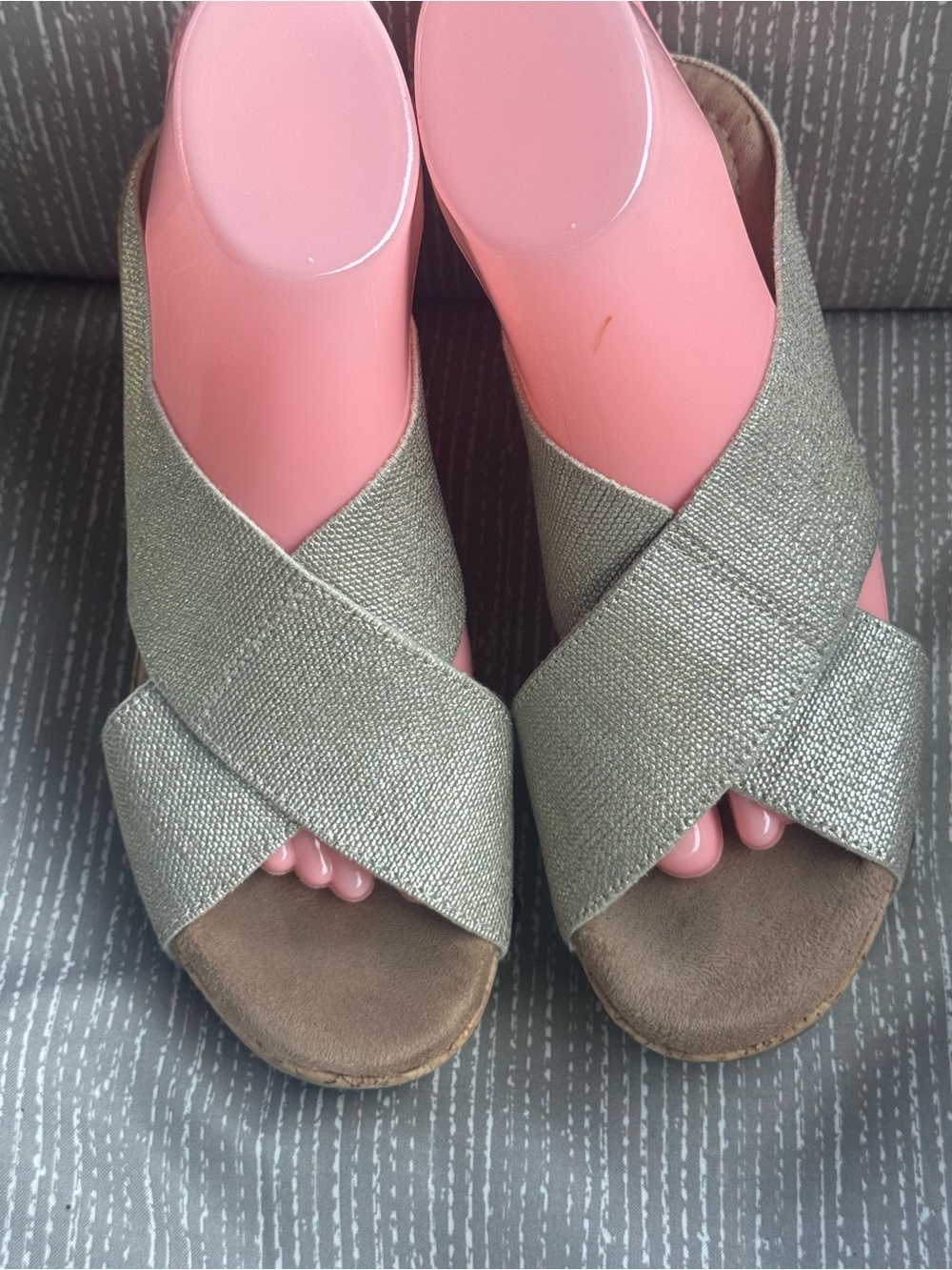 White Mountain Sz 7M Metallic Crisscross Slide Sandals VGUC 😊😊